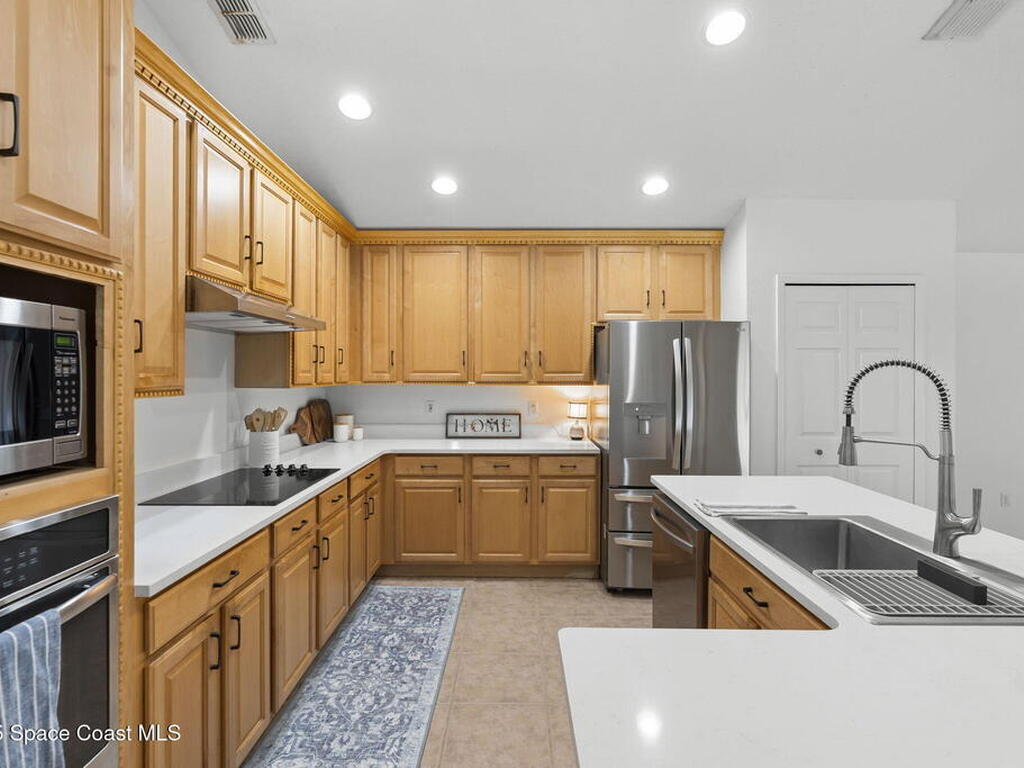729 Strihal Loop, Oakland, FL 34787