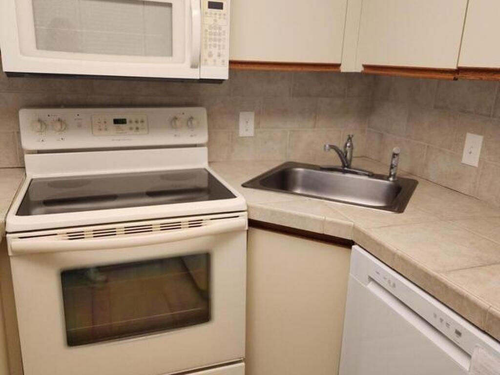 8600 Ridgewood Avenue, Cape Canaveral, FL 32920