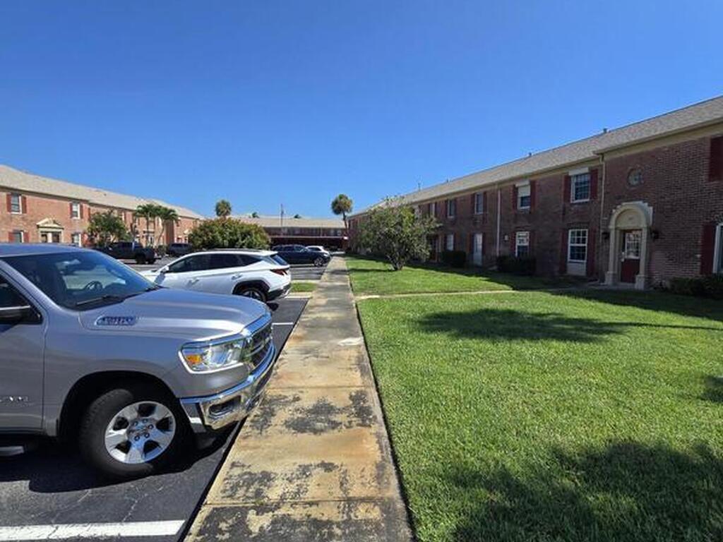 125 E Colonial Court, Indian Harbour Beach, FL 32937