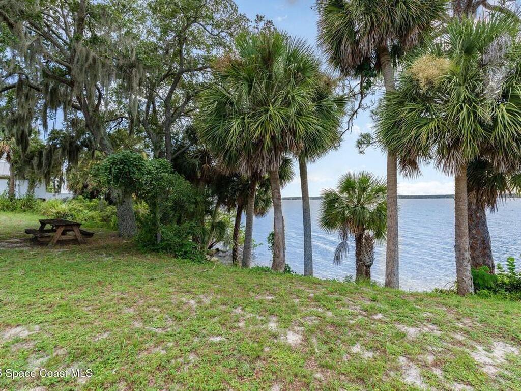 2210 Heron Drive, Merritt Island, FL 32952