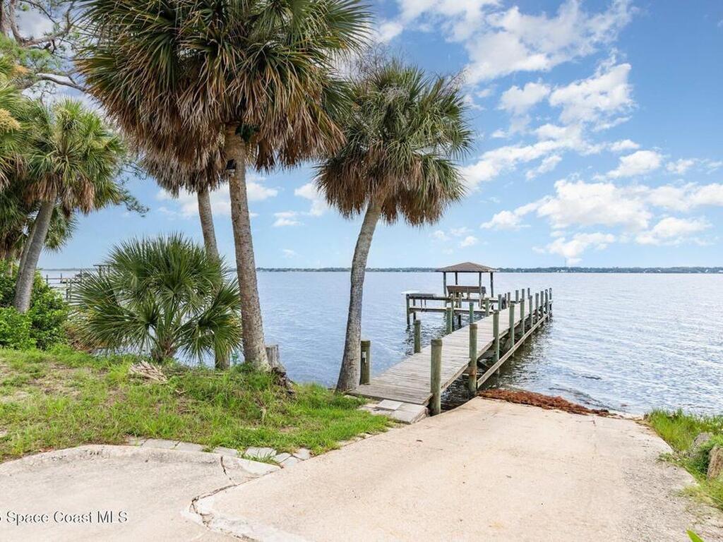 2210 Heron Drive, Merritt Island, FL 32952