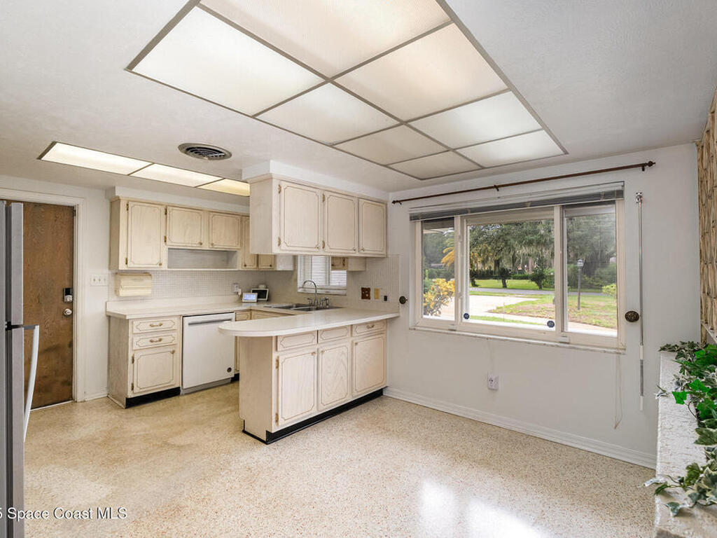 2210 Heron Drive, Merritt Island, FL 32952