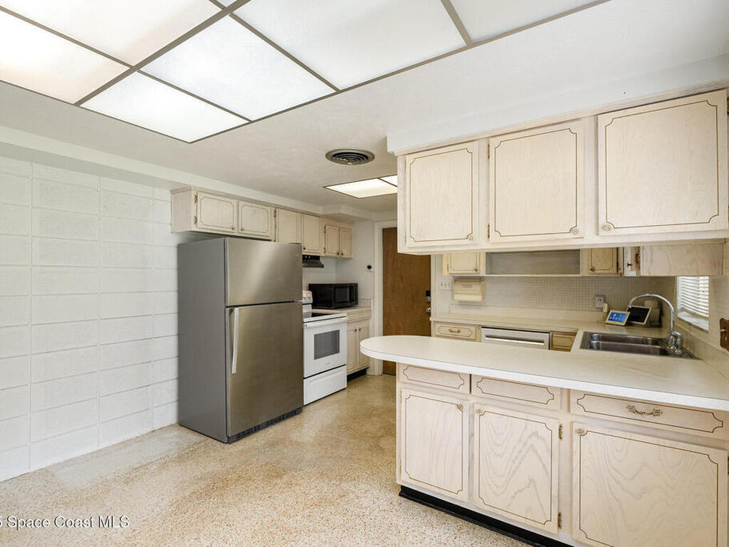 2210 Heron Drive, Merritt Island, FL 32952
