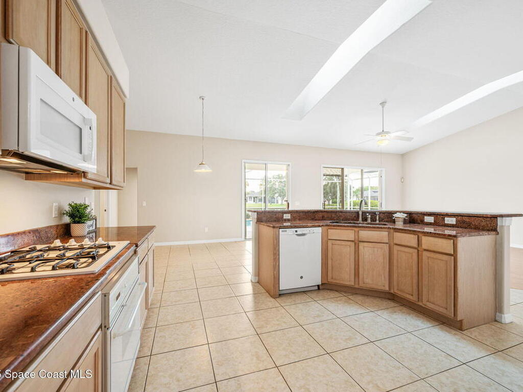 471 Lake Victoria Circle, Melbourne, FL 32940