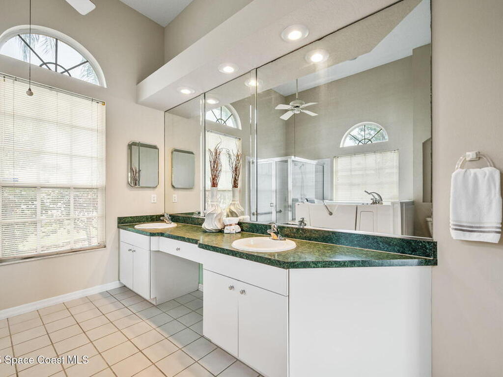 471 Lake Victoria Circle, Melbourne, FL 32940