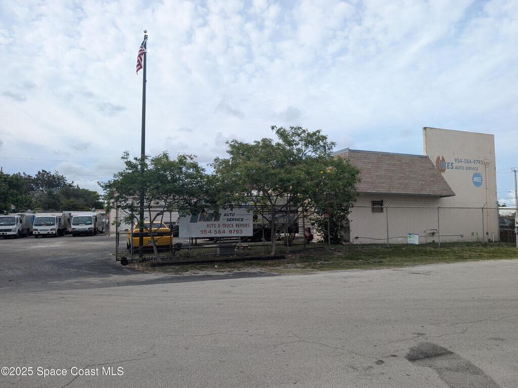 101 NW 43rd Street, Oakland Park, FL 33309