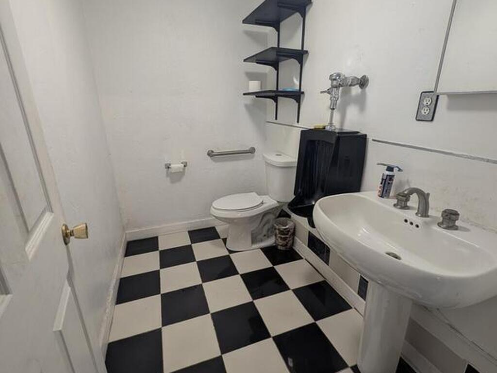 101 NW 43rd Street, Oakland Park, FL 33309