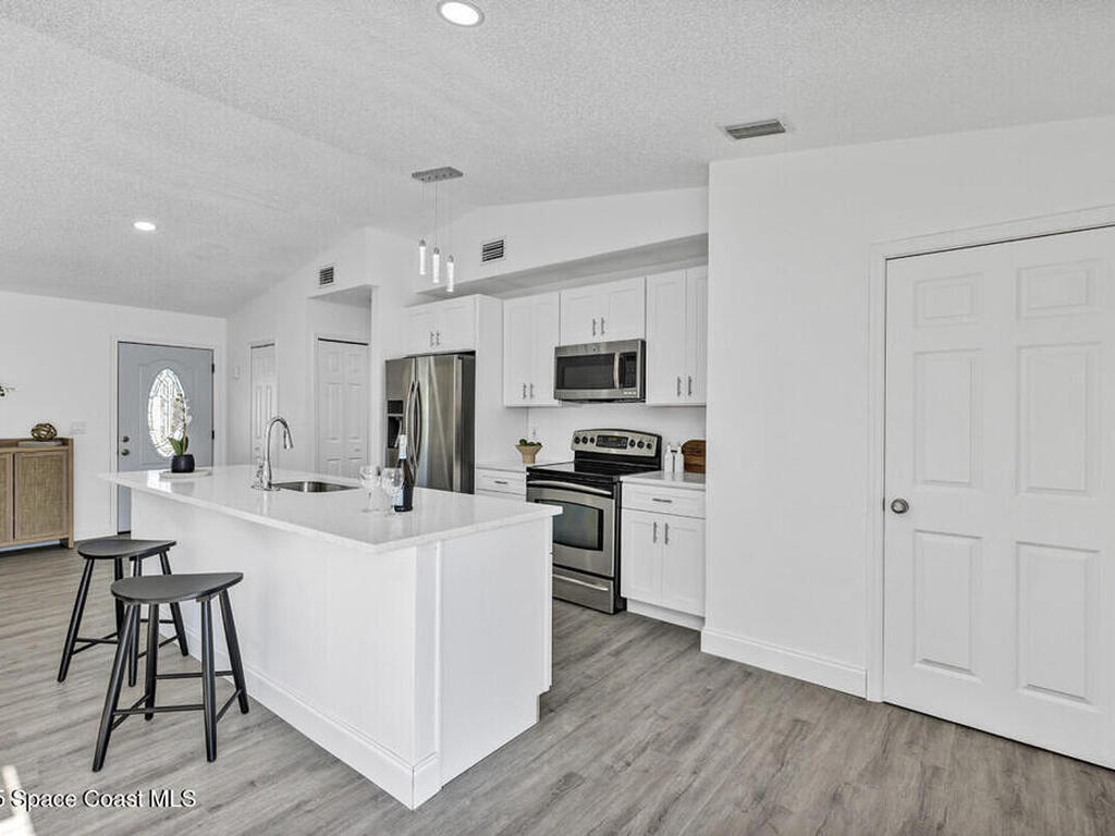 1099 Dusseldorf Avenue, Palm Bay, FL 32907