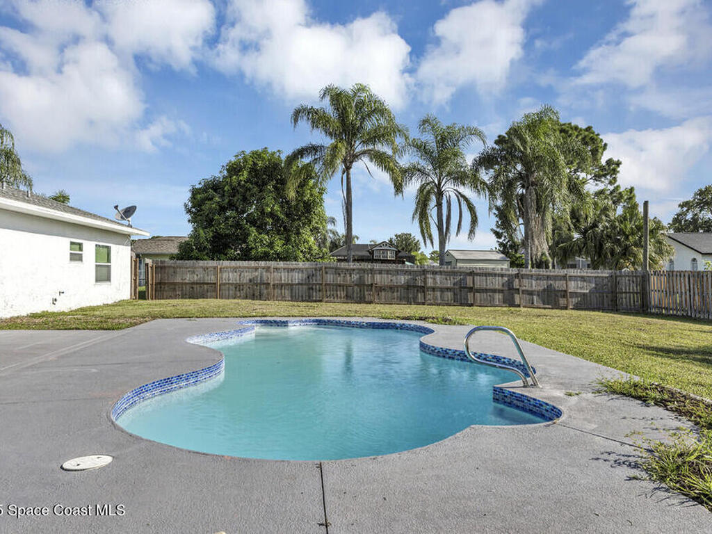 1099 Dusseldorf Avenue, Palm Bay, FL 32907