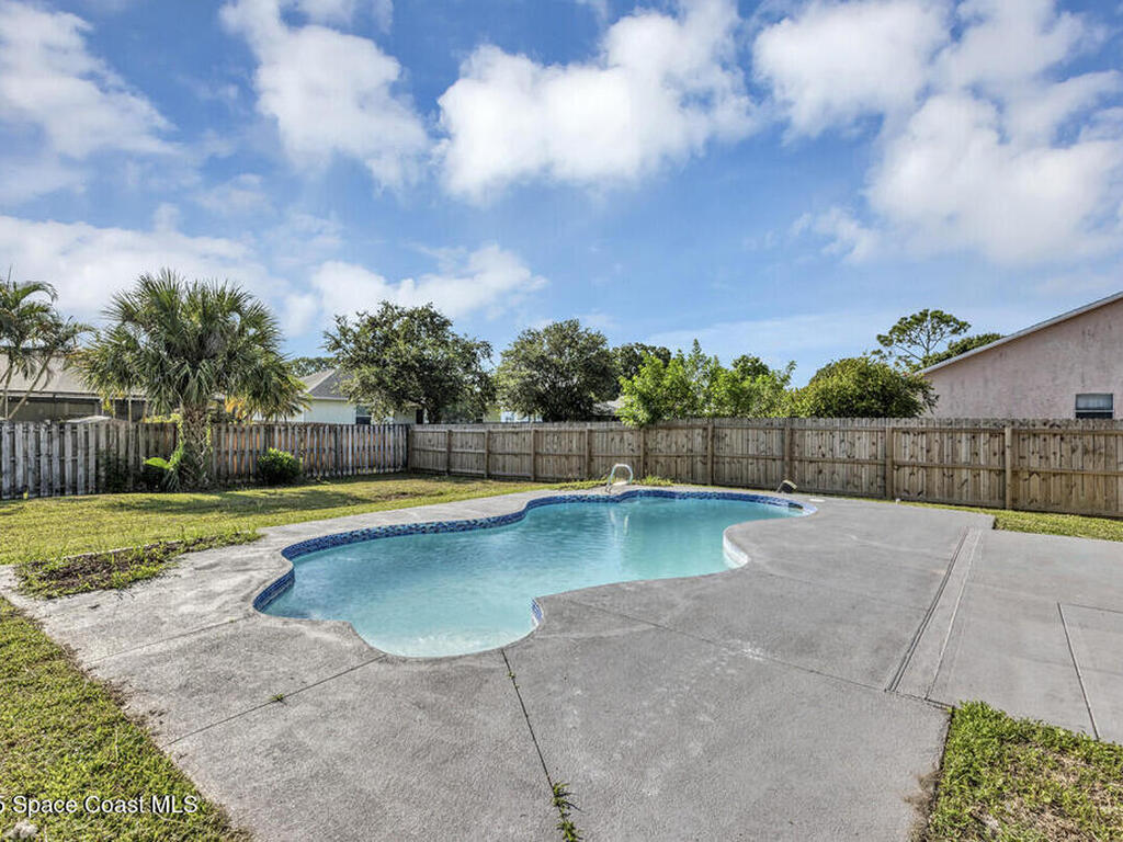 1099 Dusseldorf Avenue, Palm Bay, FL 32907