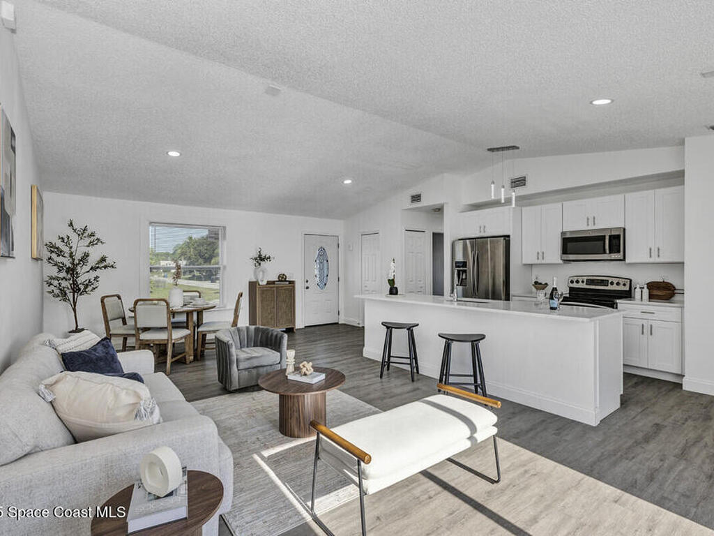 1099 Dusseldorf Avenue, Palm Bay, FL 32907