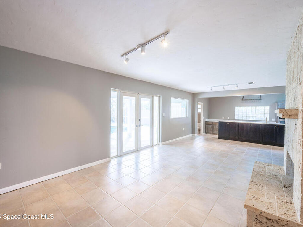 6 Country Club Road, Cocoa Beach, FL 32931