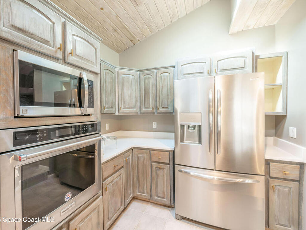 6 Country Club Road, Cocoa Beach, FL 32931