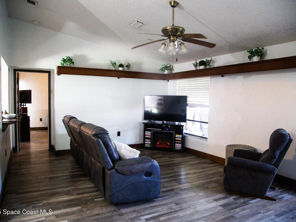 1515 Hamilton Avenue, Palm Bay, FL 32908