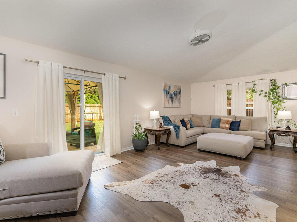 1736 Vista Lake Circle, Melbourne, FL 32904