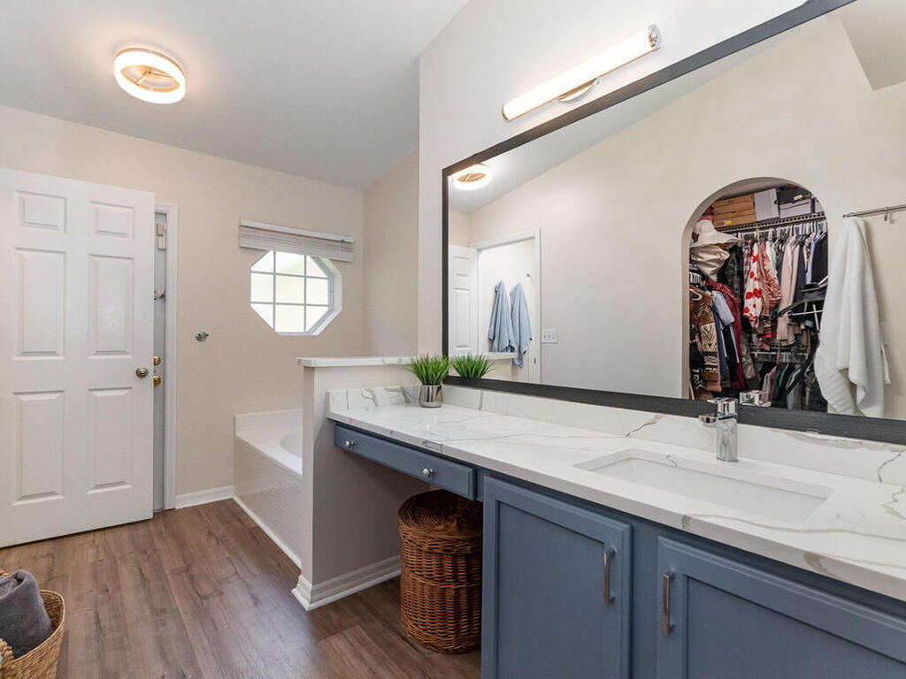 1736 Vista Lake Circle, Melbourne, FL 32904