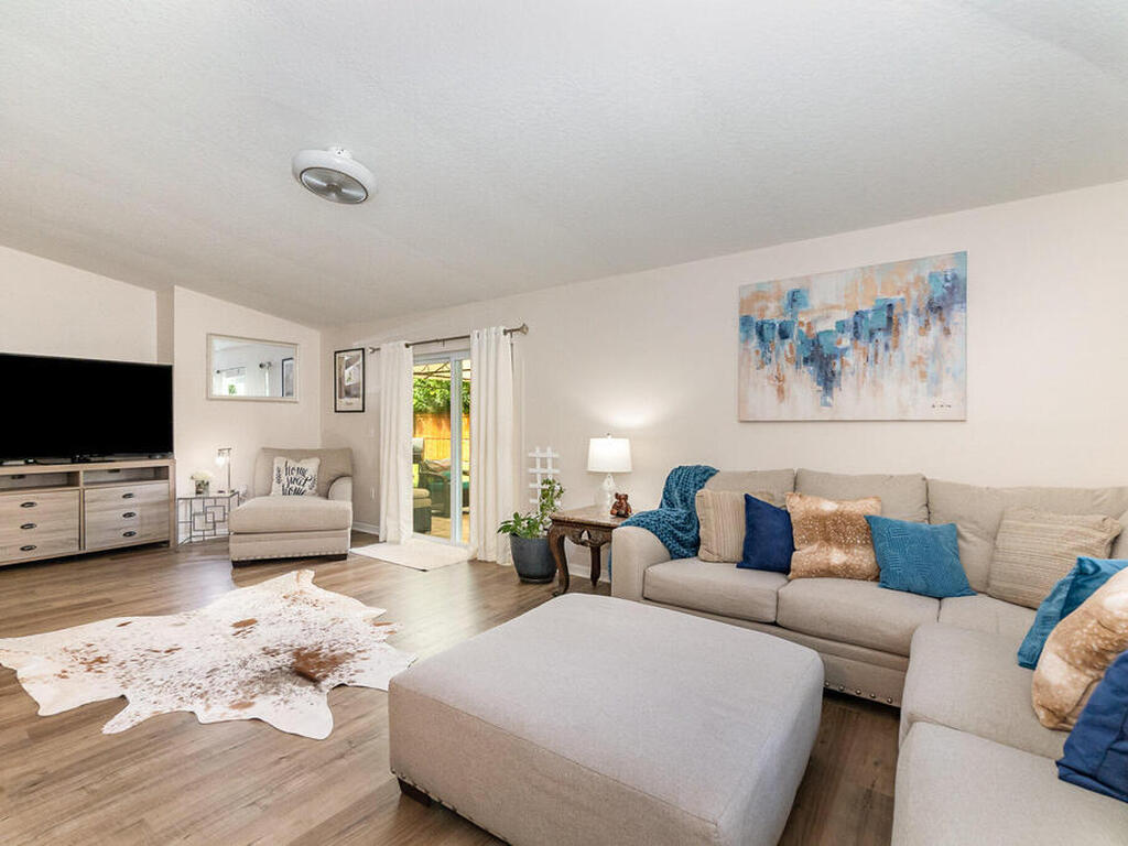 1736 Vista Lake Circle, Melbourne, FL 32904