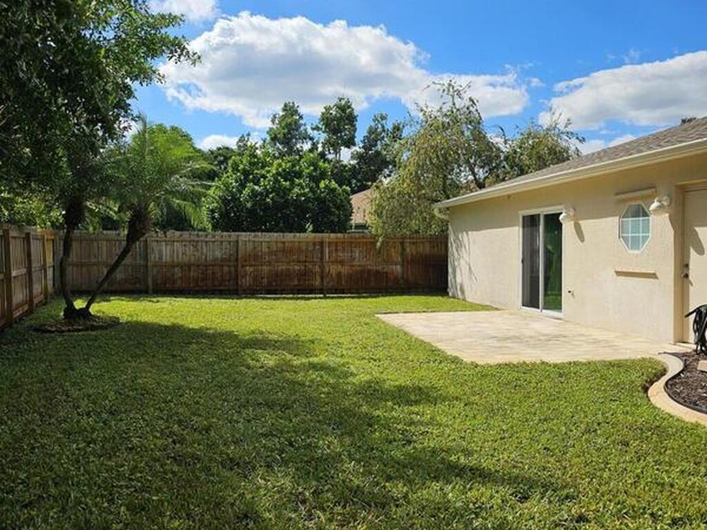 1736 Vista Lake Circle, Melbourne, FL 32904