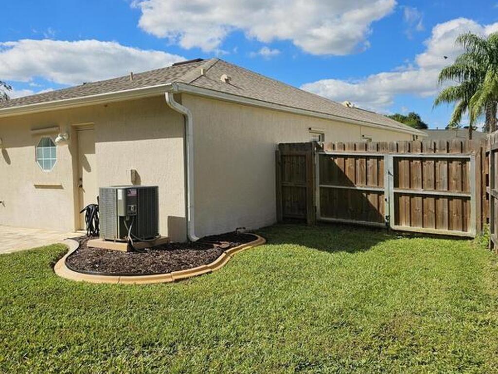 1736 Vista Lake Circle, Melbourne, FL 32904