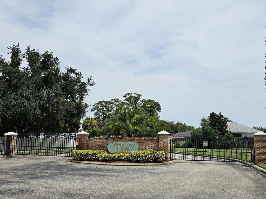 1736 Vista Lake Circle, Melbourne, FL 32904