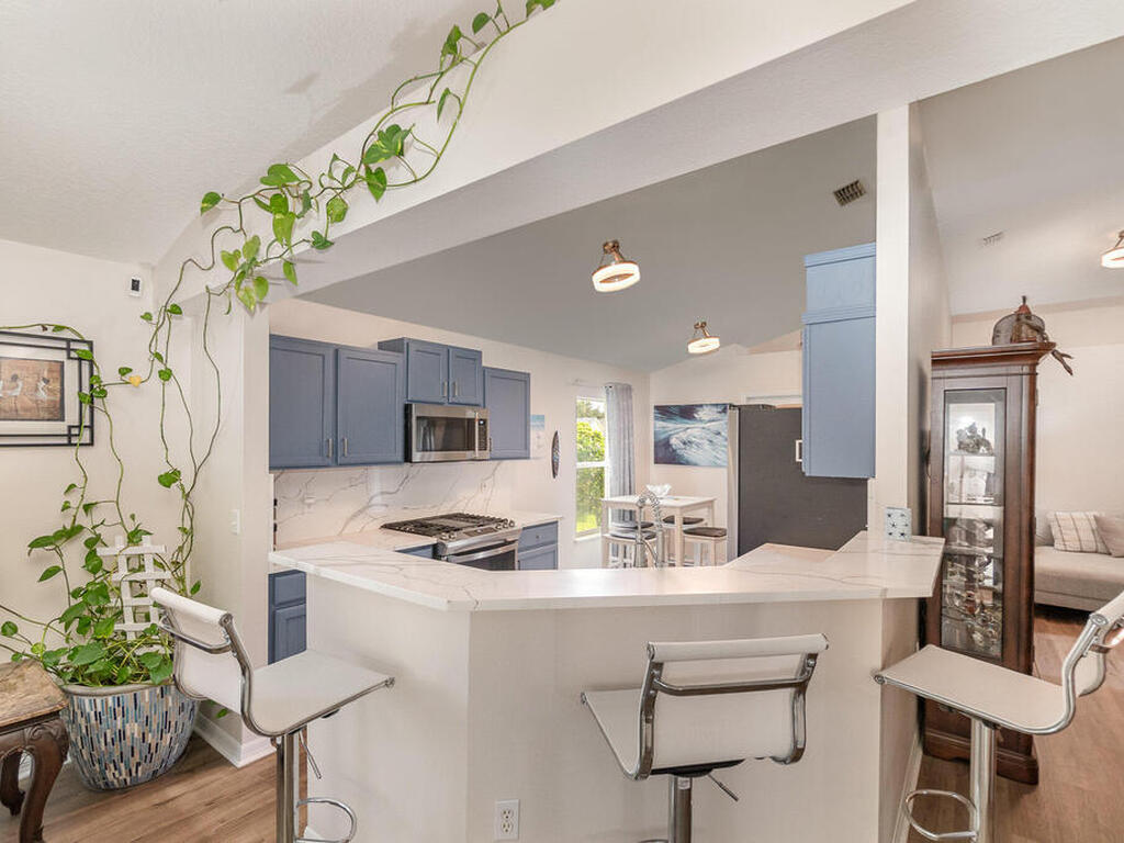 1736 Vista Lake Circle, Melbourne, FL 32904