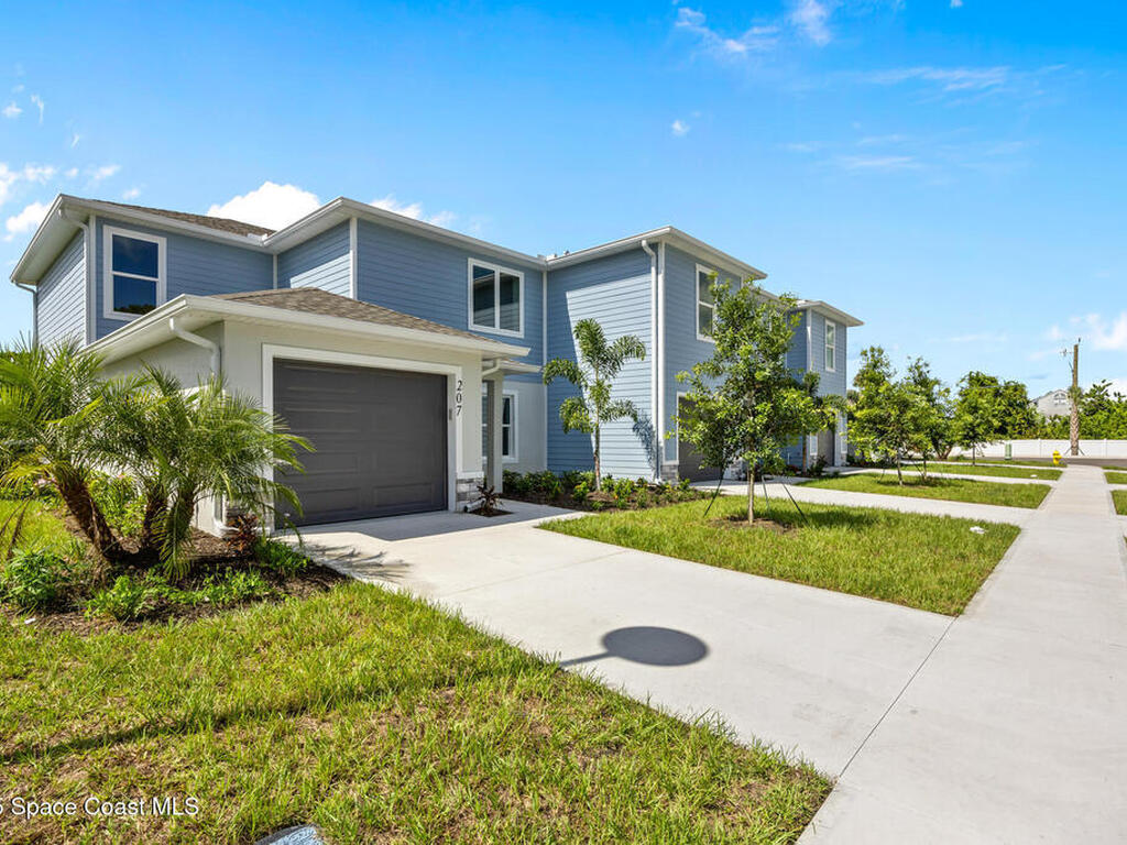 207 Hidden Woods Place, Melbourne, FL 32901