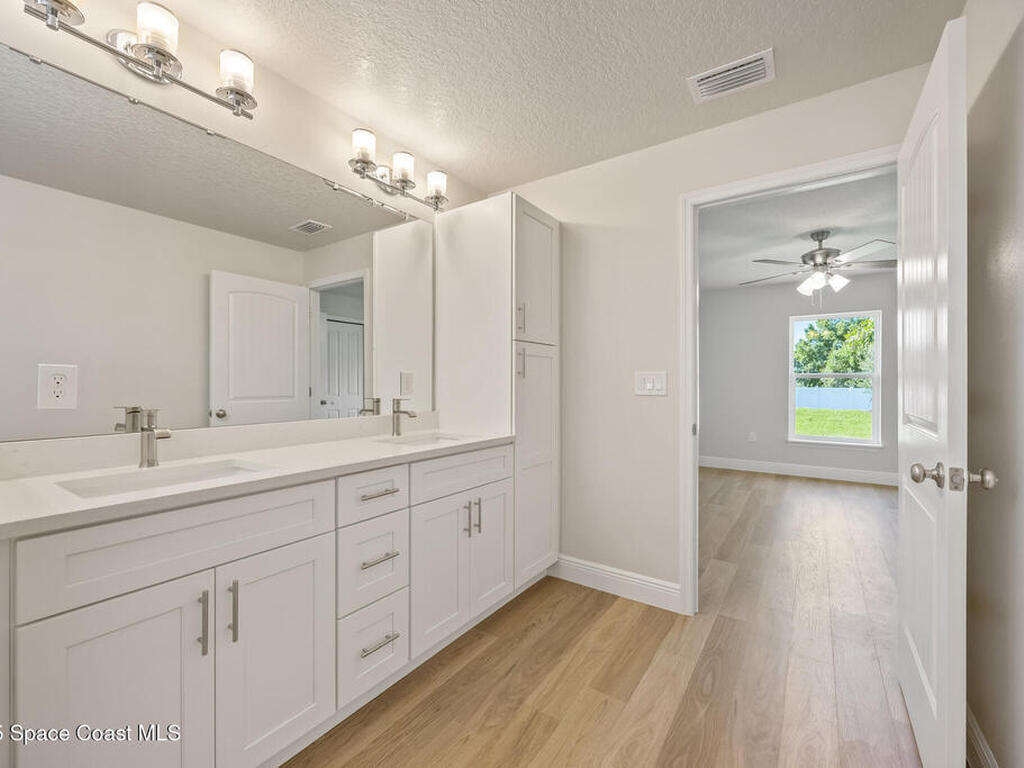 207 Hidden Woods Place, Melbourne, FL 32901