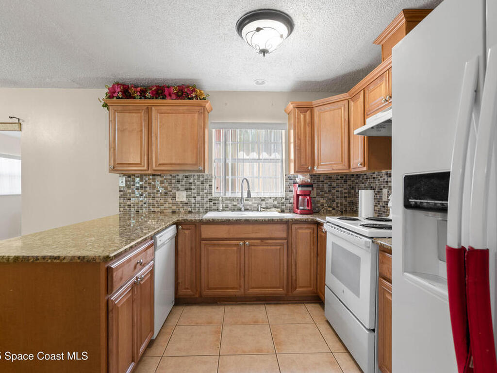 533 Castana Avenue, Palm Bay, FL 32909