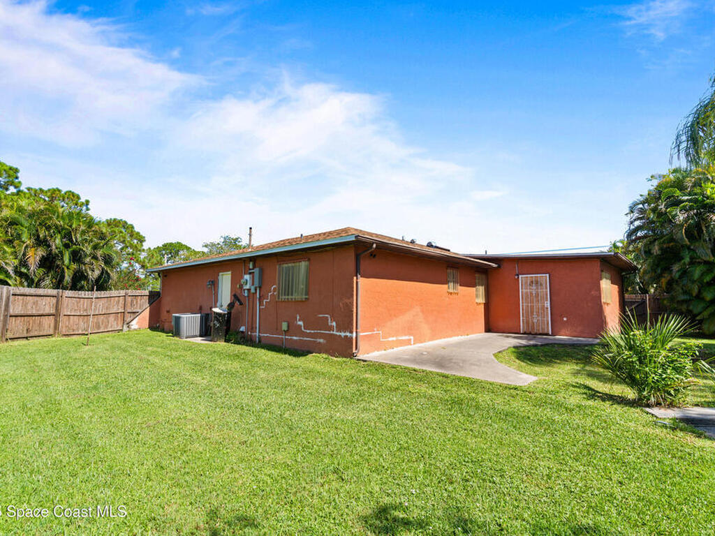 533 Castana Avenue, Palm Bay, FL 32909