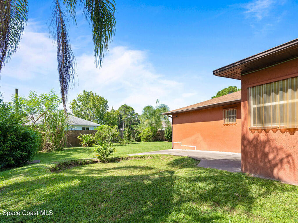 533 Castana Avenue, Palm Bay, FL 32909