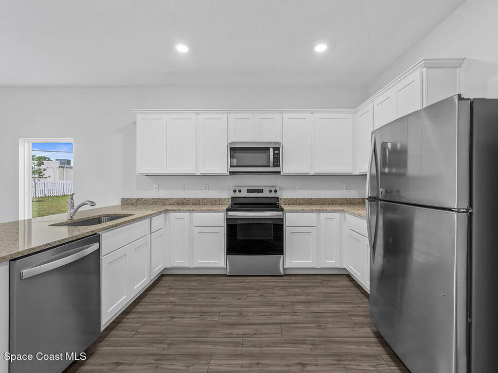 472 Oldenberg Street, Palm Bay, FL 32908