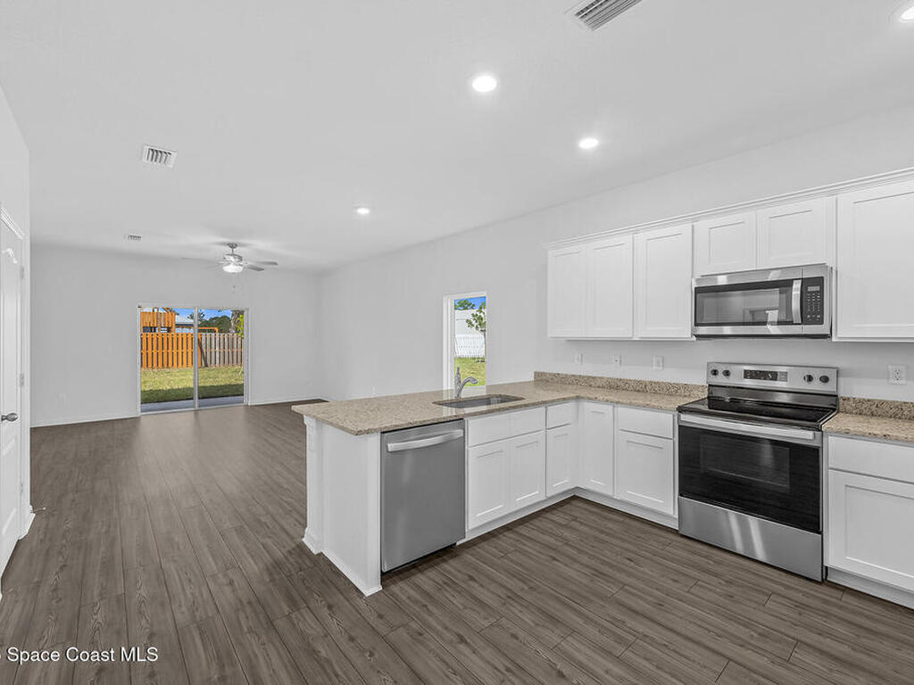 472 Oldenberg Street, Palm Bay, FL 32908