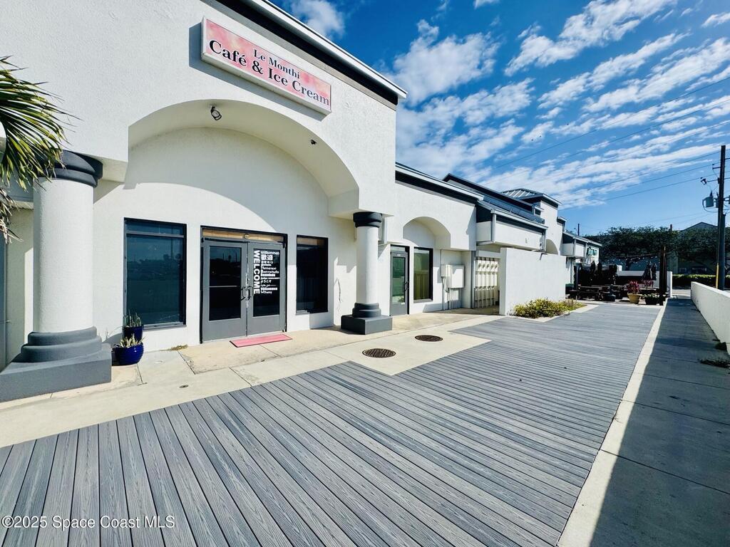 214 W Cocoa Beach Cswy Causeway, Cocoa Beach, FL 32931