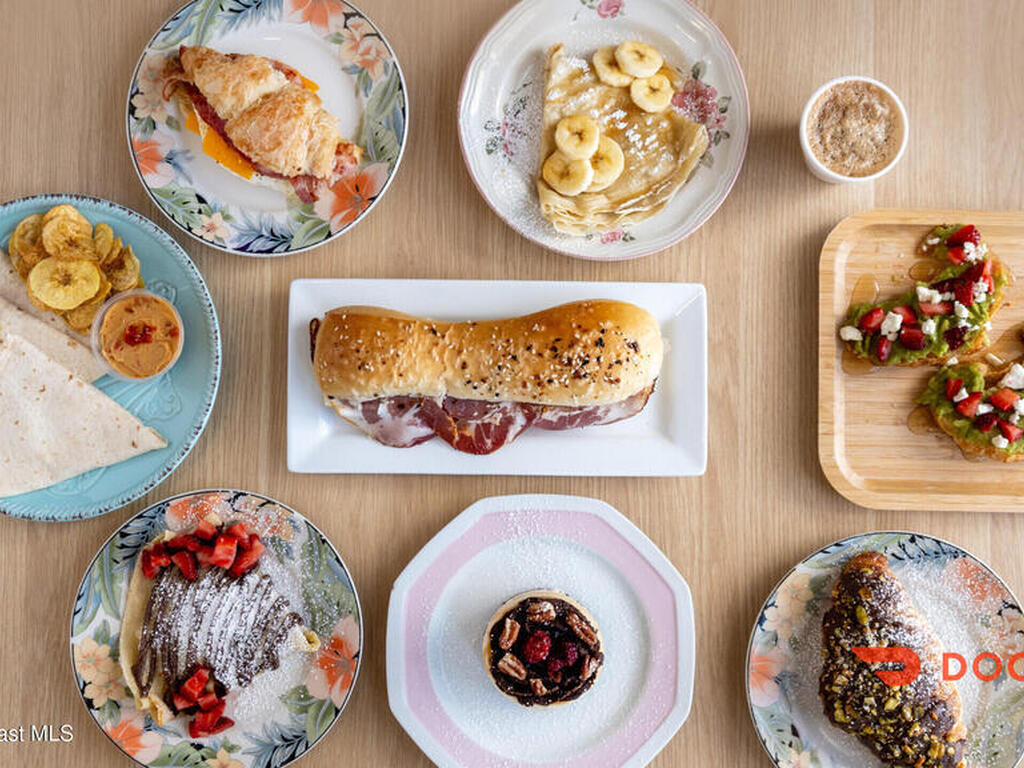 214 W Cocoa Beach Cswy Causeway, Cocoa Beach, FL 32931