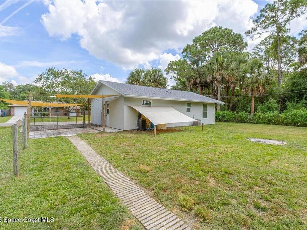 1076 Ivanhoe Street, Palm Bay, FL 32907