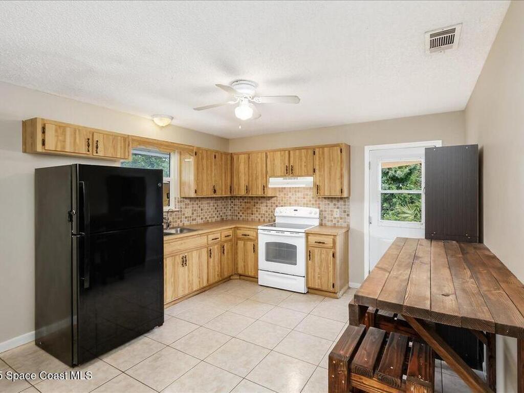 1076 Ivanhoe Street, Palm Bay, FL 32907