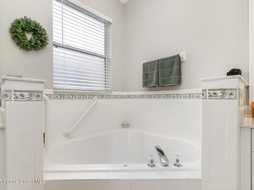 1805 Ficus Point Drive, Melbourne, FL 32940