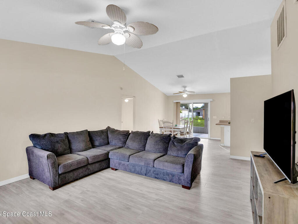 7976 105th Court, Vero Beach, FL 32967