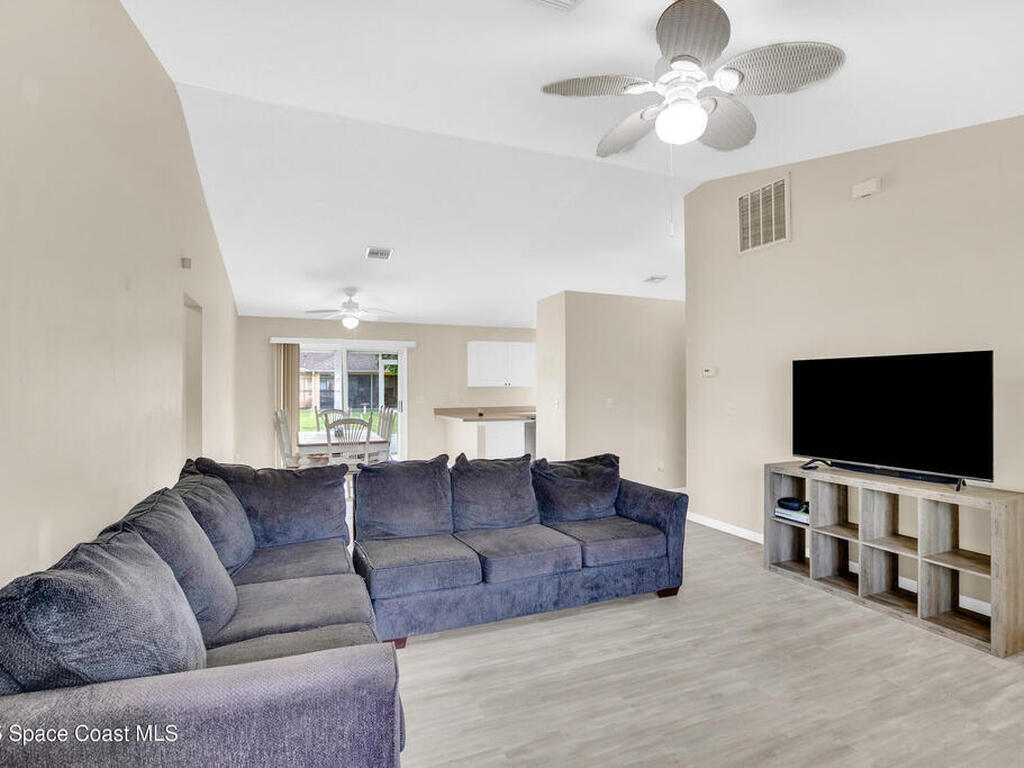 7976 105th Court, Vero Beach, FL 32967