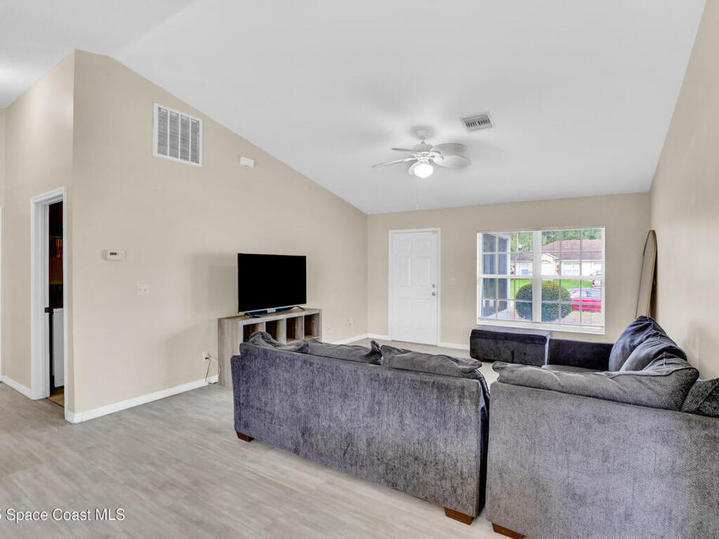 7976 105th Court, Vero Beach, FL 32967