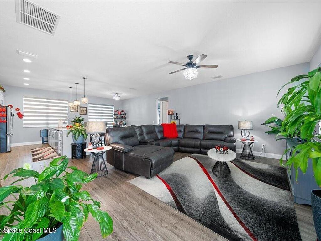 984 Captiva Island Circle, Palm Bay, FL 32908