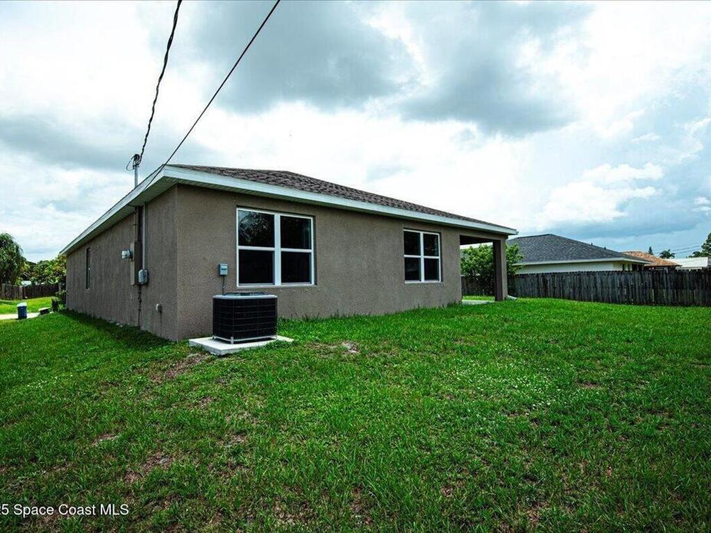 1574 Heartwellville Street, Palm Bay, FL 32907