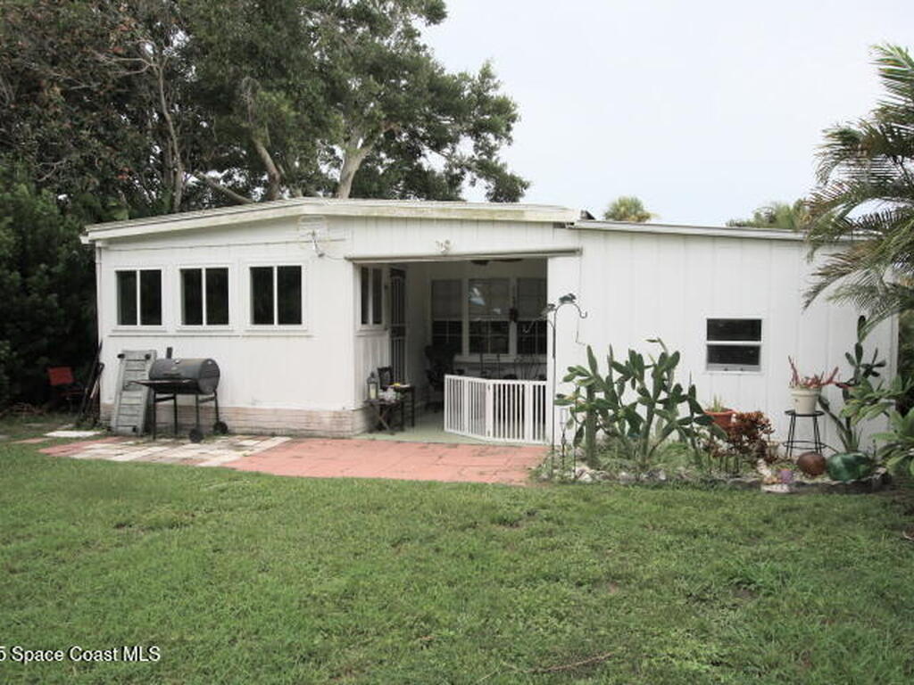 1082 Parkway Lane, Barefoot Bay, FL 32976