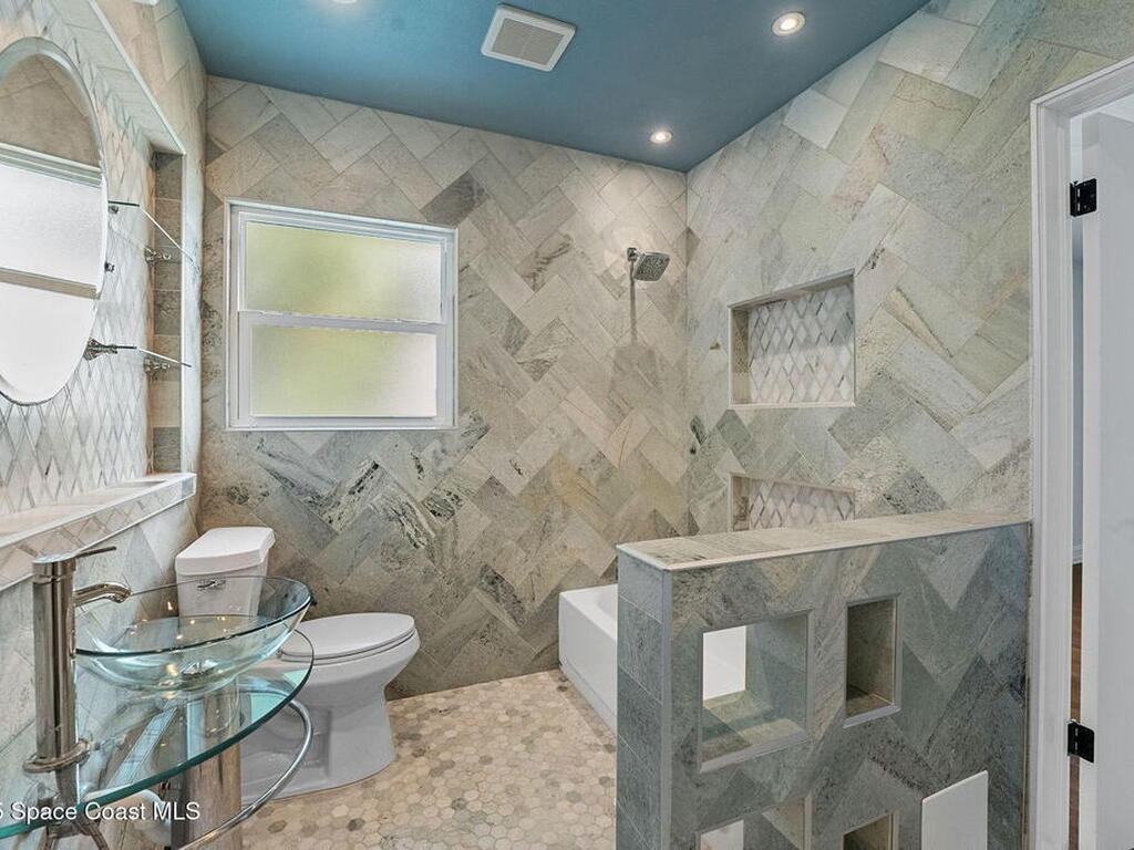 2203 S Peninsula Drive, Daytona Beach, FL 32118