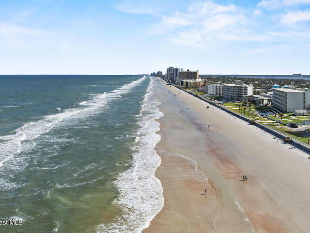 2203 S Peninsula Drive, Daytona Beach, FL 32118