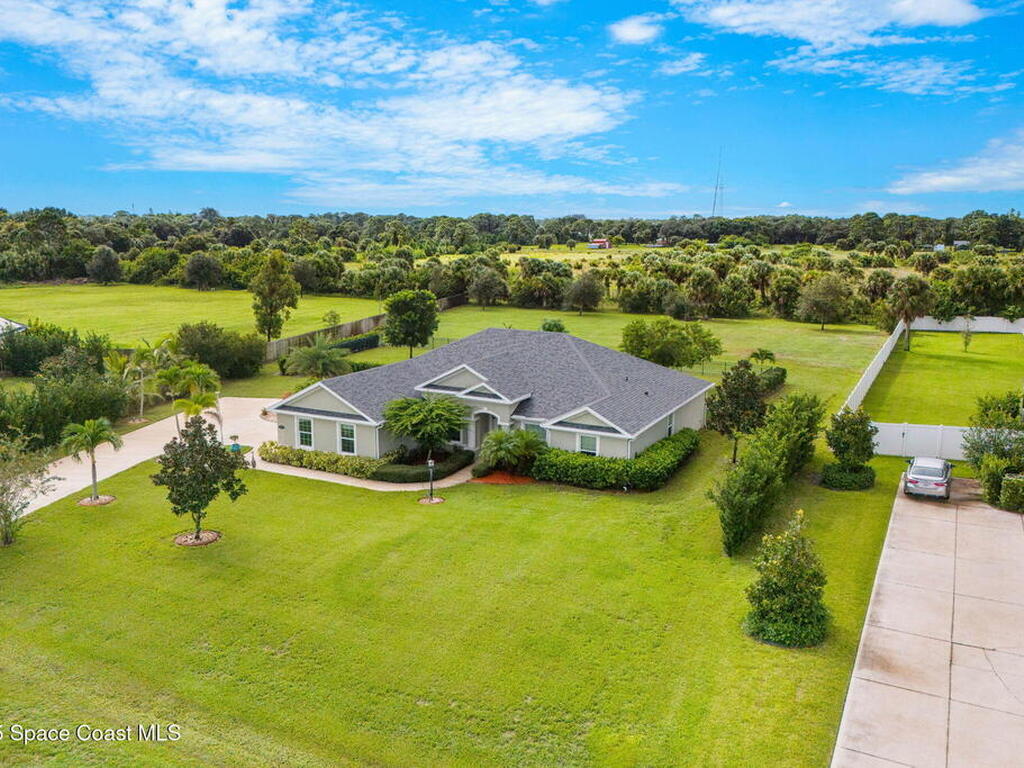 4009 Gardenwood Circle, Grant, FL 32949