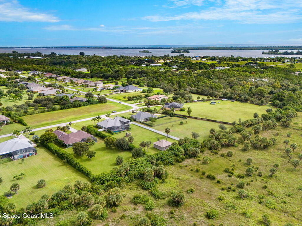 4009 Gardenwood Circle, Grant, FL 32949