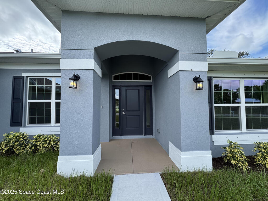 832 Majestic Avenue, Sebastian, FL 32958