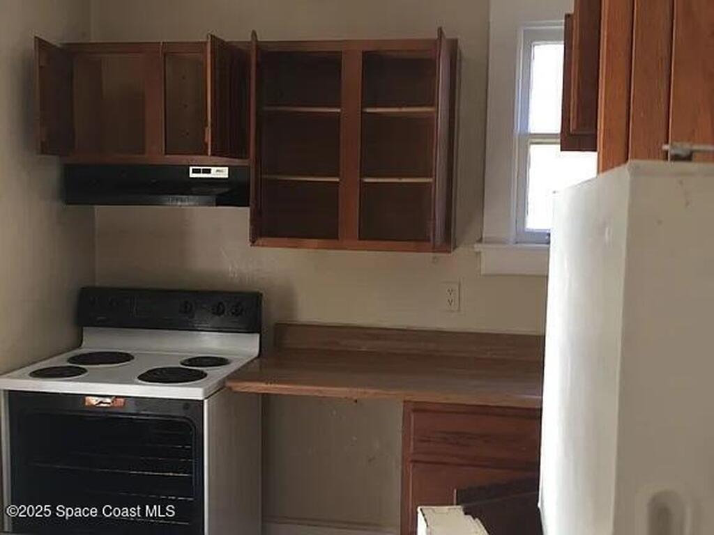 319 N Hollywood Avenue, Daytona Beach, FL 32118