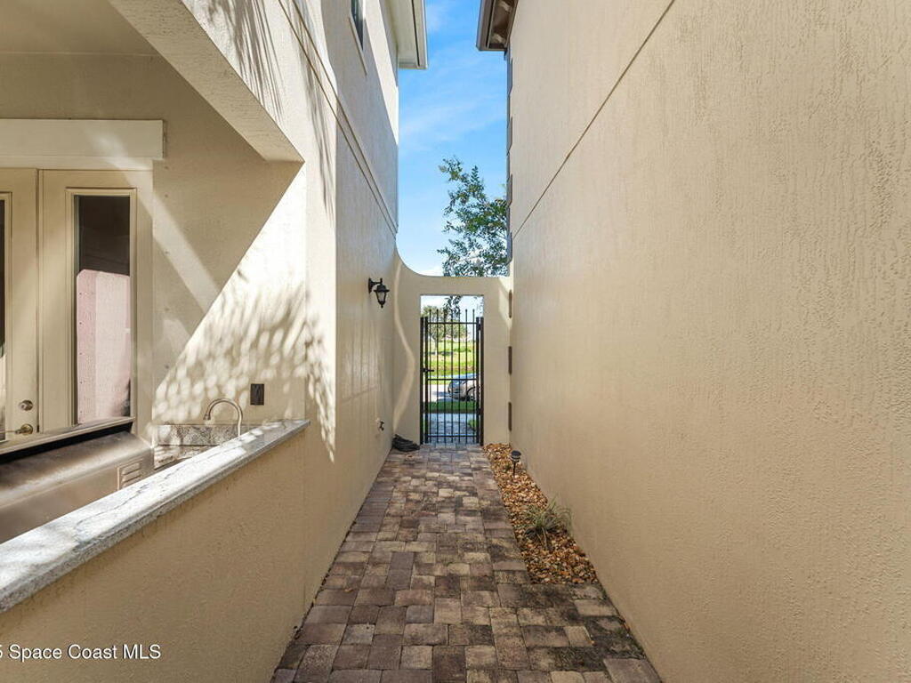 6724 Vista Hermosa Drive, Melbourne, FL 32940